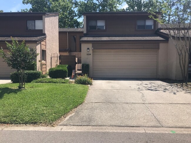 Primary Photo - FABULOUS 3/2.5 Townhome In Wonderful Lake ...