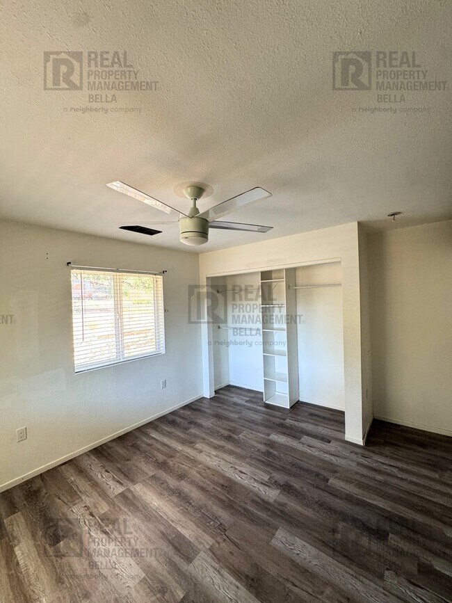 Building Photo - Spacious 2-Bedroom Home on Expansive Lot i...