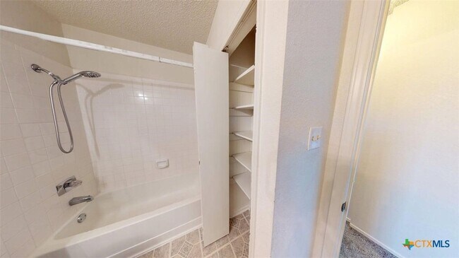 Building Photo - 1613 Bobby Lee Dr