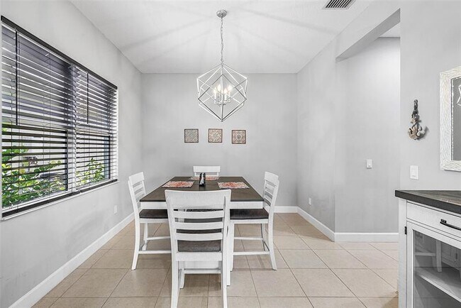 Building Photo - 15406 Goldfinch Cir
