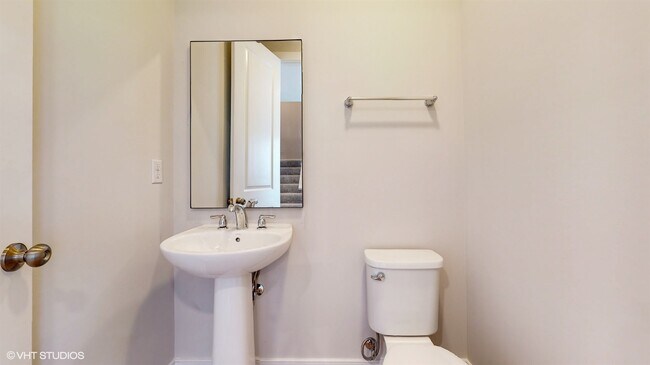 Building Photo - 314 E Lake St