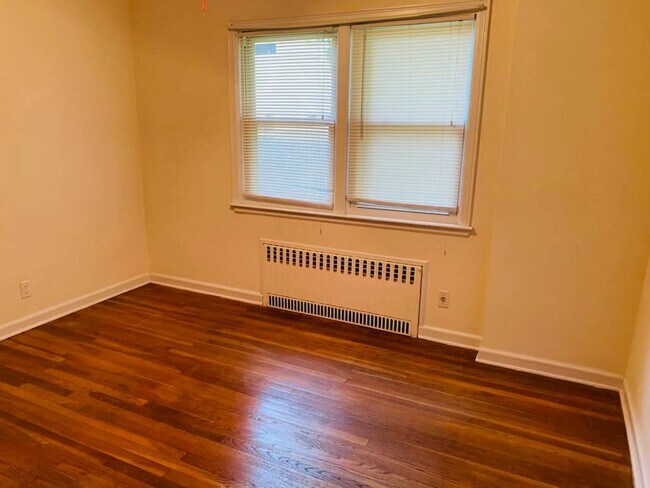 Building Photo - 75 Elm Ave