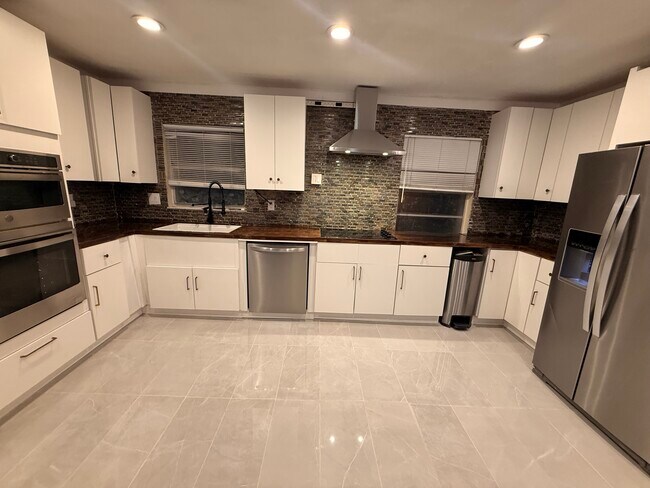 Building Photo - 7210 Manhattan Dr