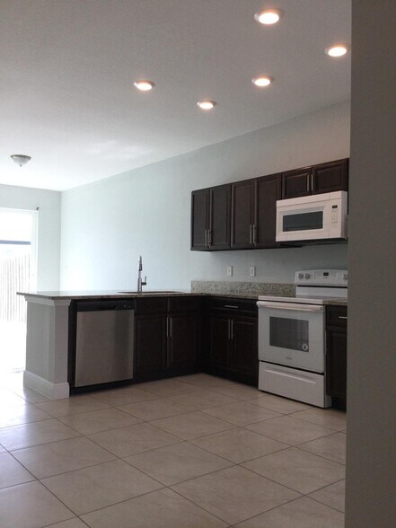 Building Photo - 702 Bluebill Pl