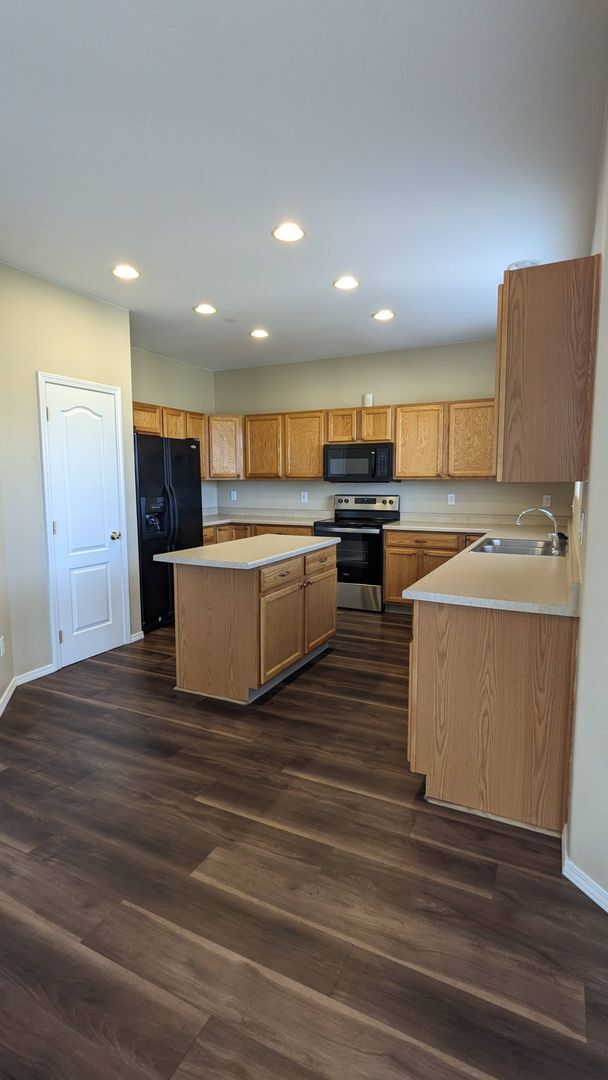 Building Photo - TWO STORY WITH FINISHED WALKOUT BASEMENT A...