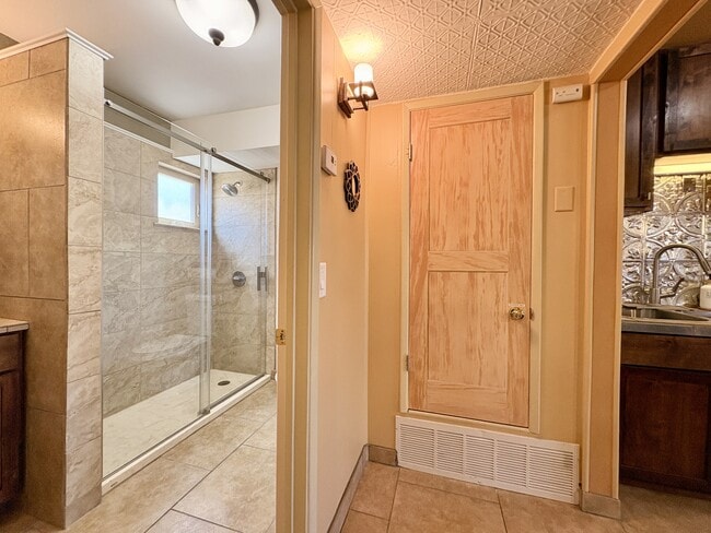 Building Photo - 2819 N Woodland Ave