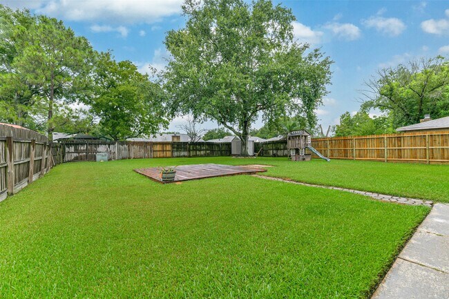 Building Photo - 207 Woodvale Dr