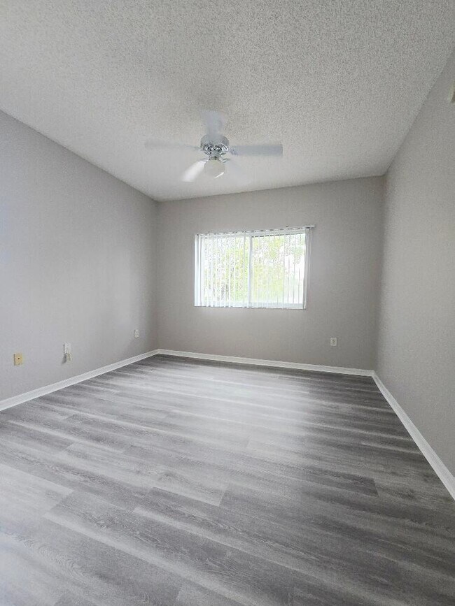 Building Photo - 280 Crestwood Cir