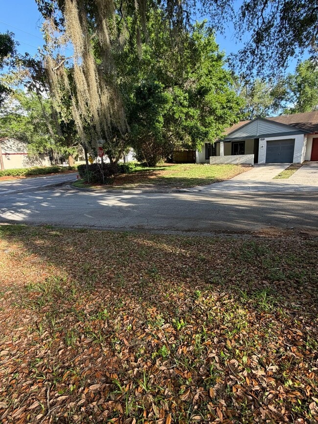 Building Photo - 101 Red Cedar Dr