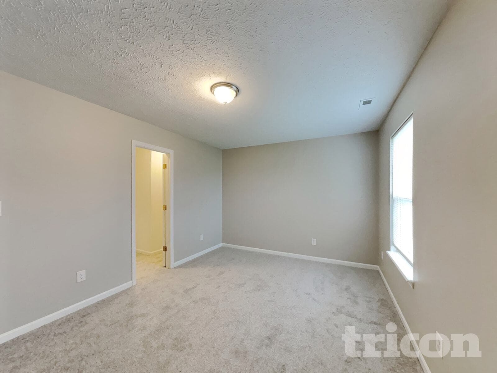 Building Photo - 1963 Central Park Blvd W