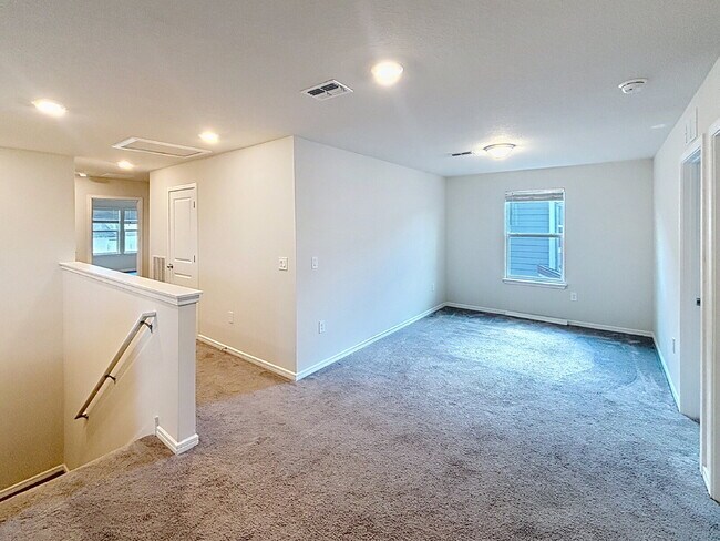 Building Photo - 30561 Gilbern Rd