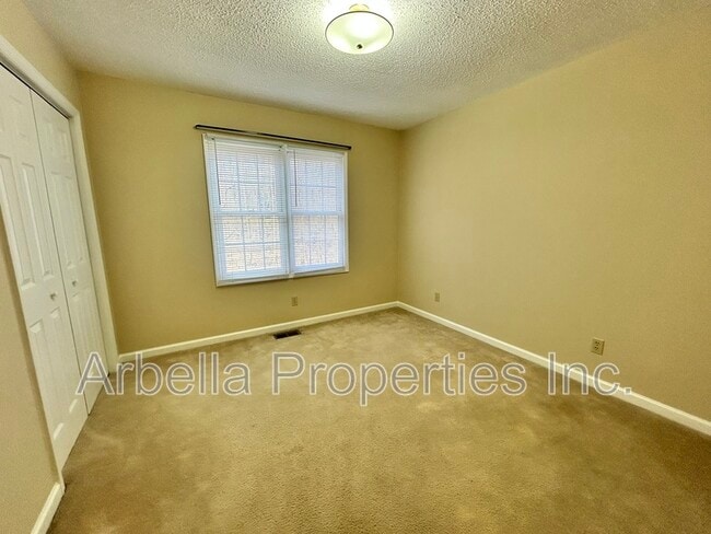 Building Photo - 1013 Cox Trail Pl