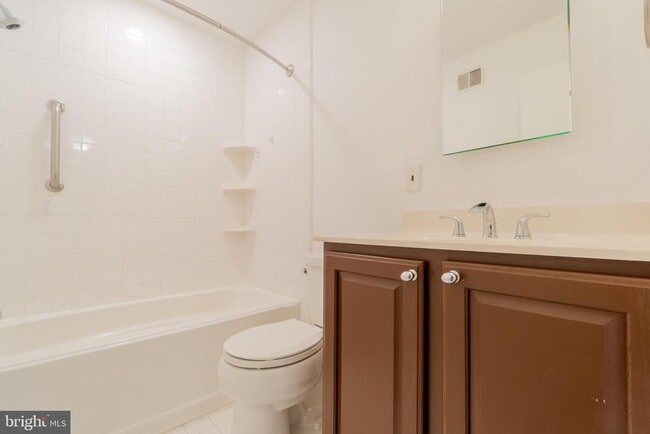 Building Photo - 2426 Falls Pl Ct