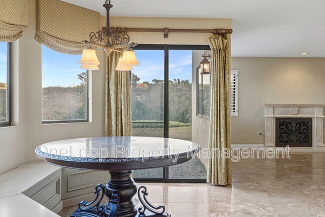 Building Photo - 493 Summerhill View