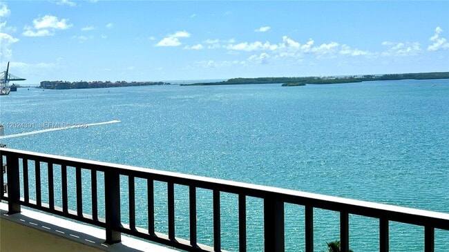 Building Photo - 520 Brickell Key Dr