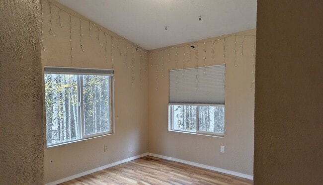 Building Photo - 1412 Springwater Dr