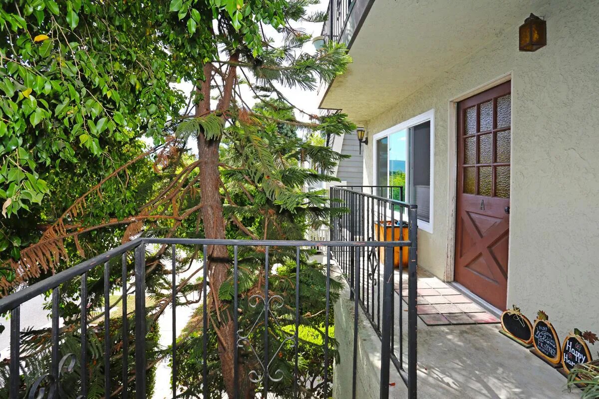 Building Photo - 519 E Providencia Ave