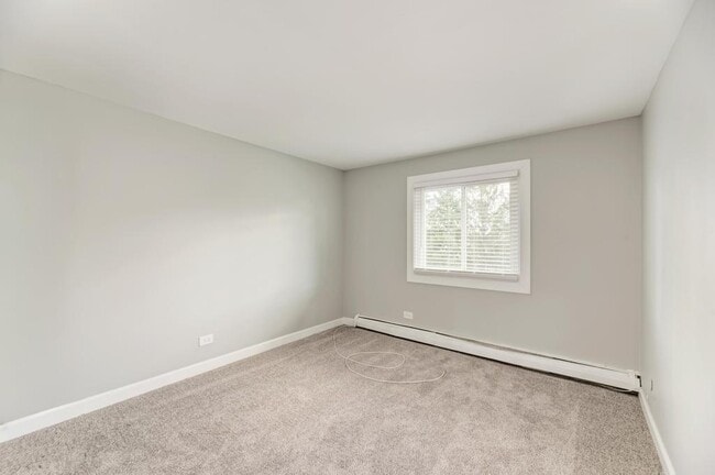 Building Photo - 2440 Waterbury Dr