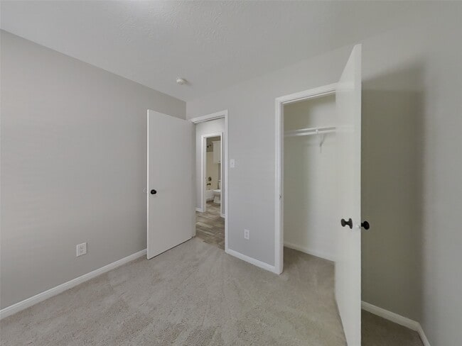 Building Photo - 16229 Summerset Estates Blvd