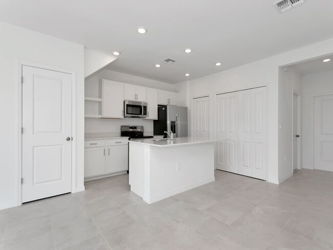 Building Photo - Brand-New 3BR/2.5BA Townhouse for Rent in Lakewood Ranch — $2,300/Month, Internet & Lawn Care Inc...