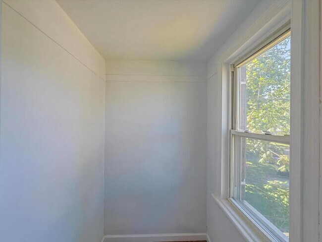 Building Photo - 95 Delafield St