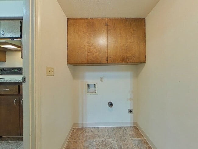 Building Photo - Recently Updated 3 Bedroom House ~ North C...