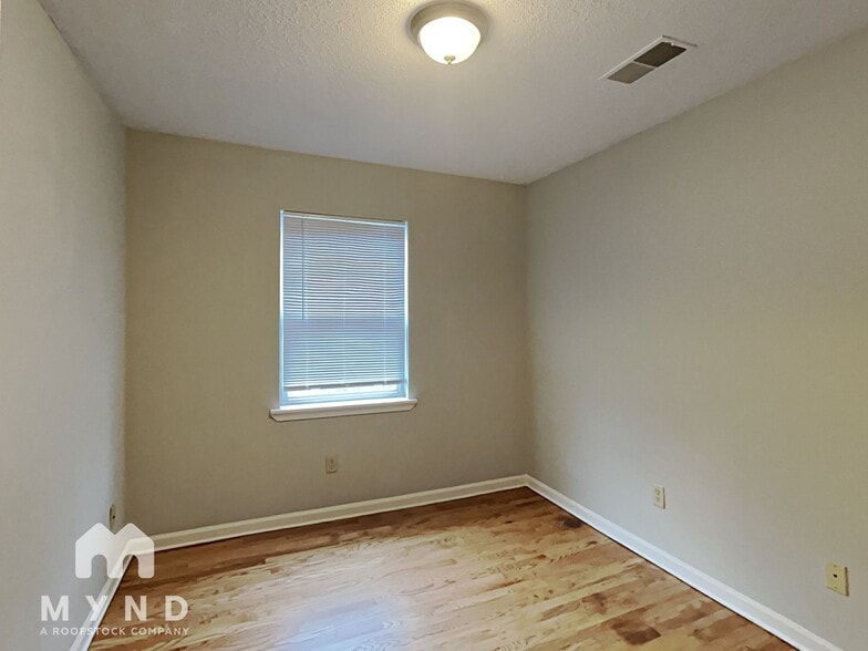 Building Photo - 1824 Whitehead Dr