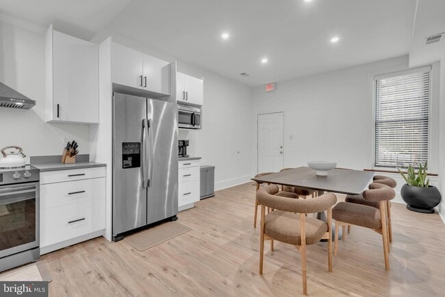 Building Photo - 915 5th St NW