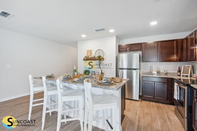 Building Photo - 7655 Mailes Ct