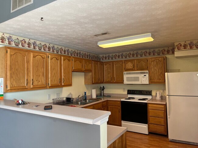 Building Photo - 4611 Court Yard Dr