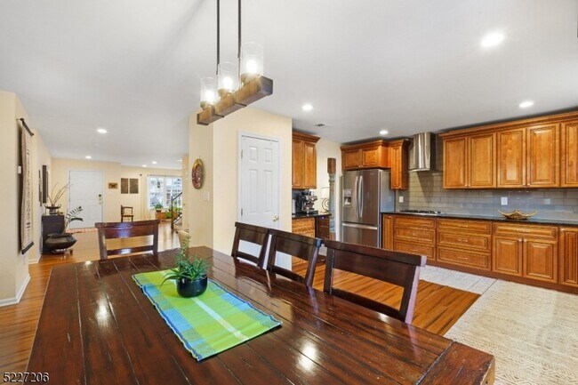 Building Photo - 70 Alvin Sloan Ave