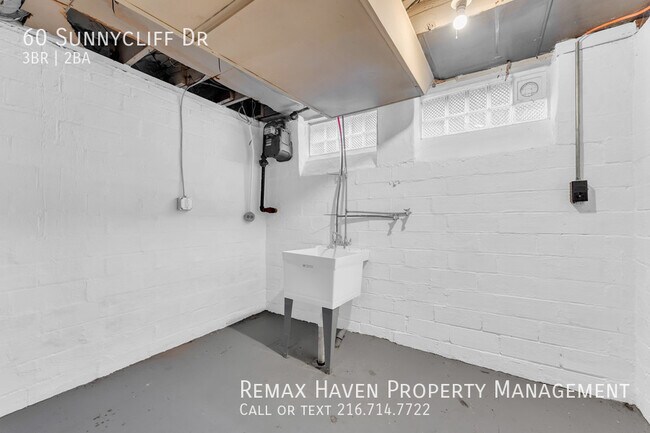 Building Photo - 60 Sunnycliff Dr