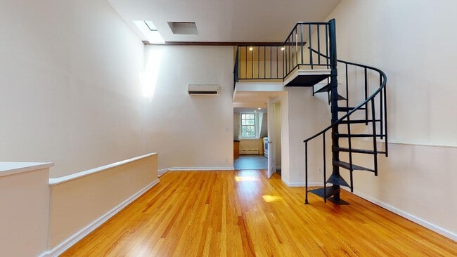 Building Photo - 382 Burns St