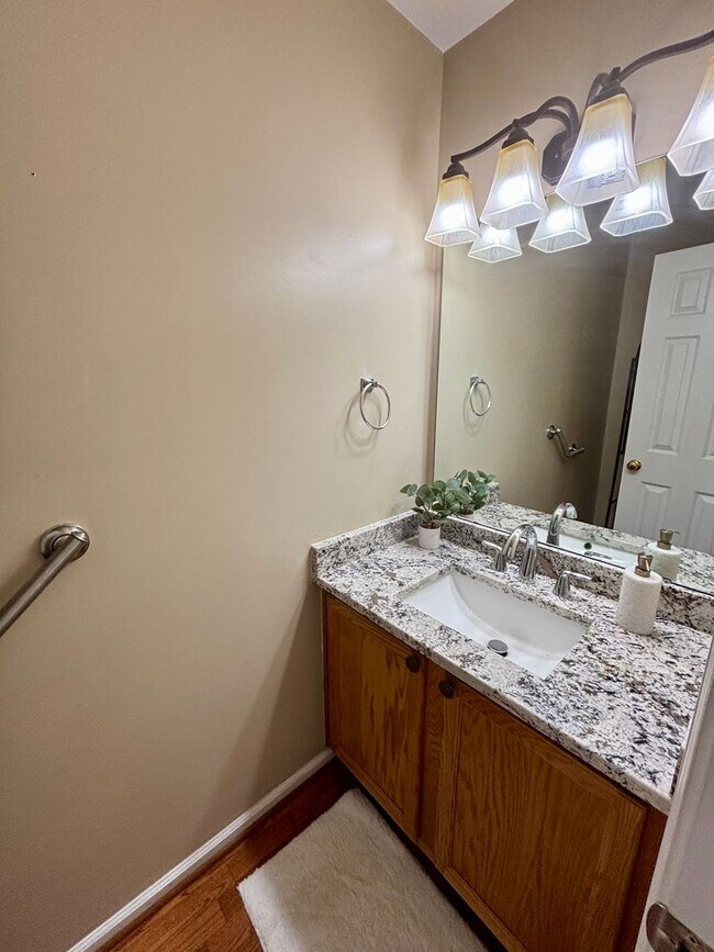 Building Photo - Room to Breathe! 5 Bedroom Home in Desirab...