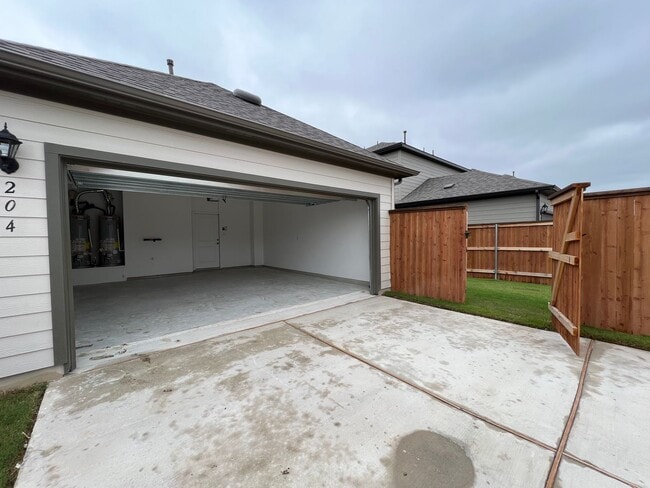 Building Photo - 204 Doodle Ln