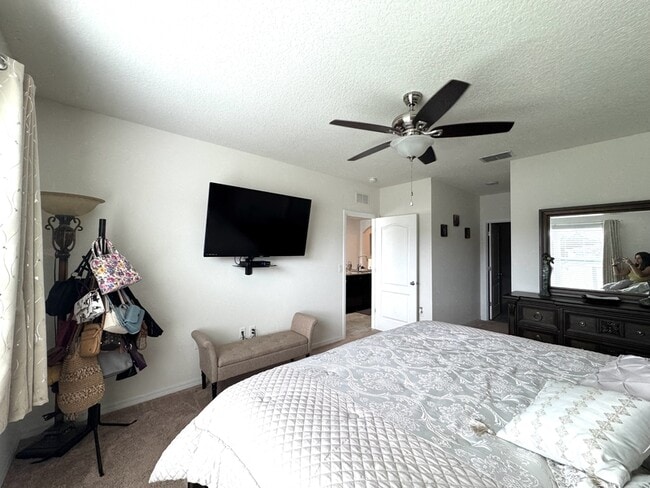 Building Photo - 239 Willow Bend Dr