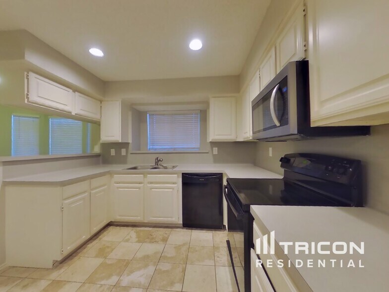 Building Photo - 2817 Laurel Hill Dr
