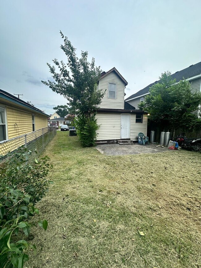 Building Photo - Single Family Home