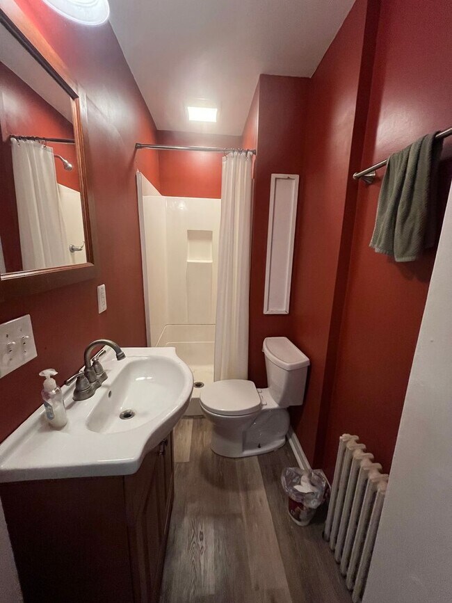 Building Photo - 32 E Walnut St