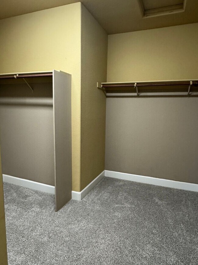 Building Photo - Lincoln Crossing 6 bedroom home with new c...