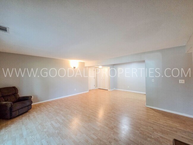 Building Photo - Summer Leasing Special: $995/month 2 Bed, 2 Bath Condo with Pool Access in Clive