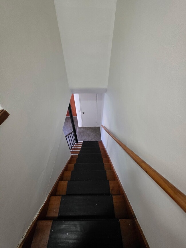 Building Photo - 702 8th Ave N