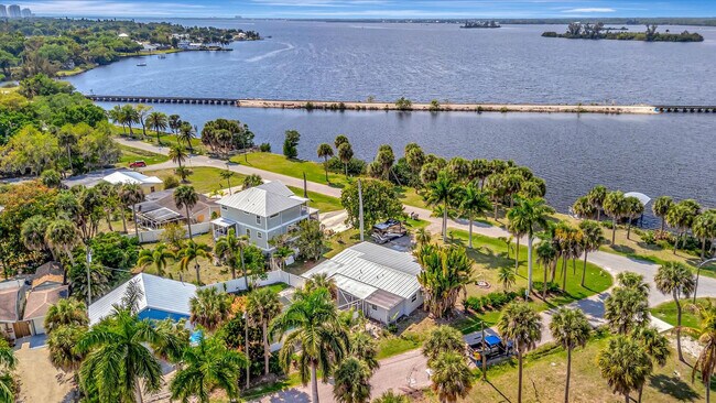 Building Photo - 4408 E Riverside Dr