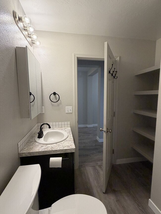 Building Photo - Beautiful 3 bed 2 bath home with flex room in Nampa just off Ustic and Middleton