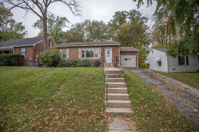 Building Photo - 121 Bolton Dr