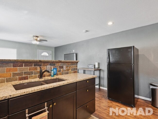 Building Photo - 516 N Montreal Ave