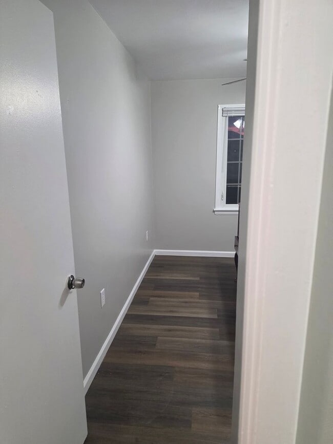 Building Photo - 3 bedroom 2.5 bath townhouse