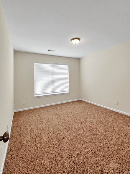 Building Photo - 4824 Willow Brook Ln