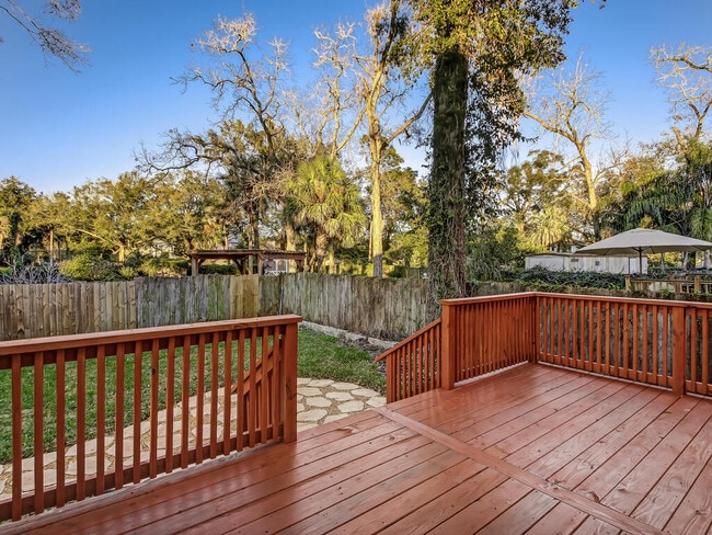 Building Photo - 419 E 3rd St