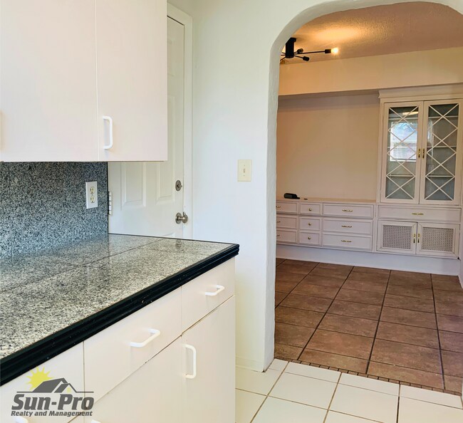 Building Photo - 40 Beechwood Dr